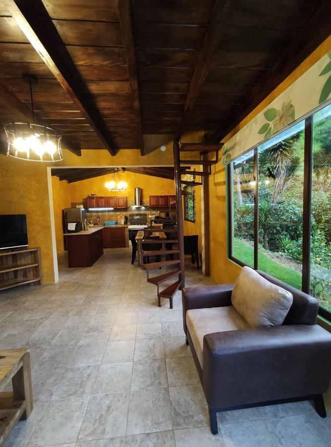 "Casa Verde" En Banos De Agua Santa Con Vista Al Volcan Tungurahua ภายนอก รูปภาพ